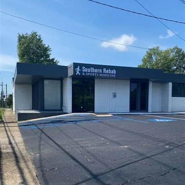 Columbus – Located in the historic Midtown area of Columbus, GA, Southern Rehab and Sports Medicine sits in a charming, walkable neighborhood known for its tree-lined streets and classic Southern architecture. Just minutes from Uptown Columbus and the Chattahoochee Riverwalk, the area offers a vibrant mix of local dining, arts, and outdoor recreation, all within a strong, close-knit community.